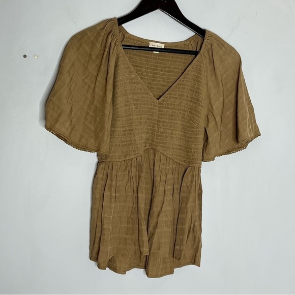 Hem & Thread Size Small Flutter Sleeve Smocked V-neck Top Brown - Picture 1 of 5